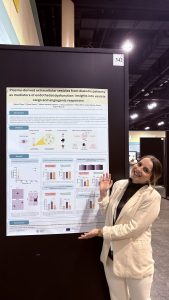 Maria Eduarda during the poster session